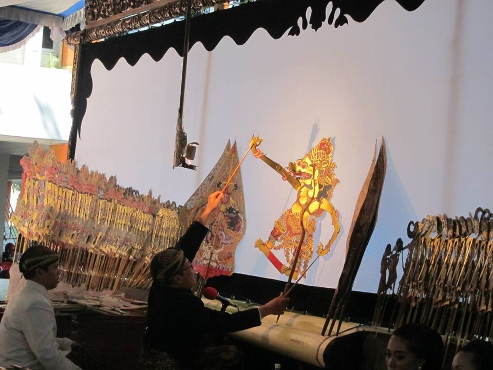 Angkat Wayang, Ajarkan Ilmu Politik